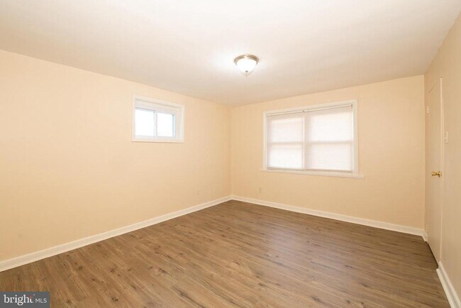 Building Photo - 6021 N Norwood St