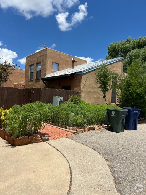 Building Photo - 132 Romero St
