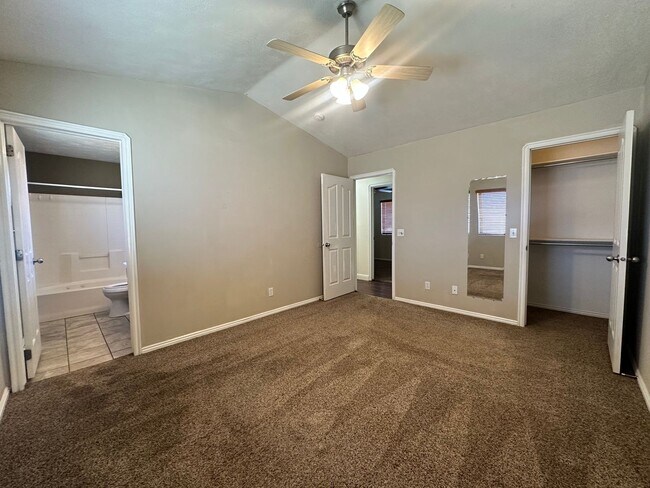 Building Photo - Move-In Bonus!!! 3 bedroom - 2 bath - located in Enoch