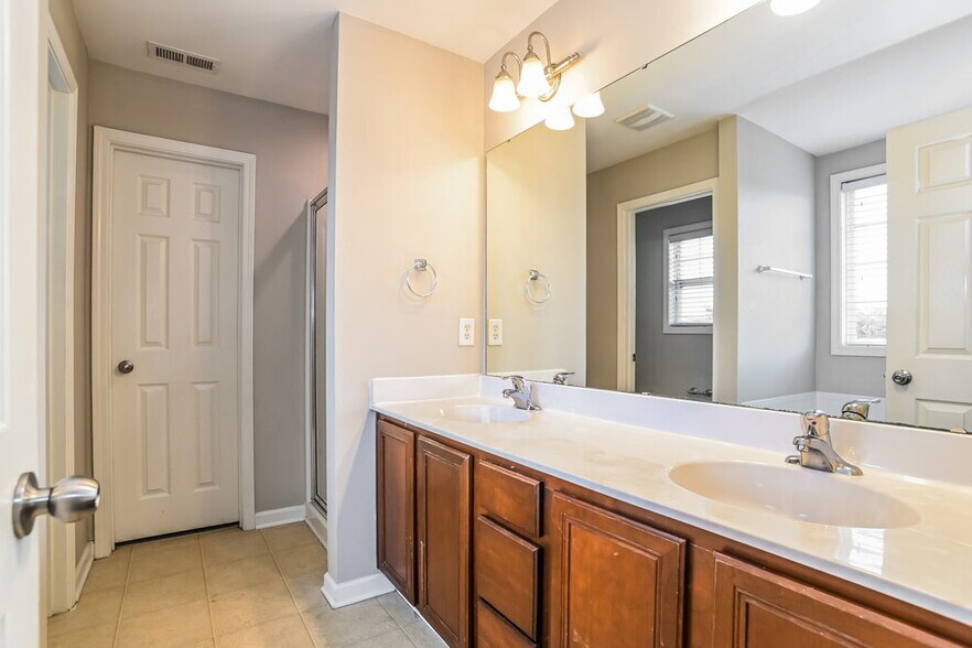 Building Photo - 12824 Walking Stick Dr