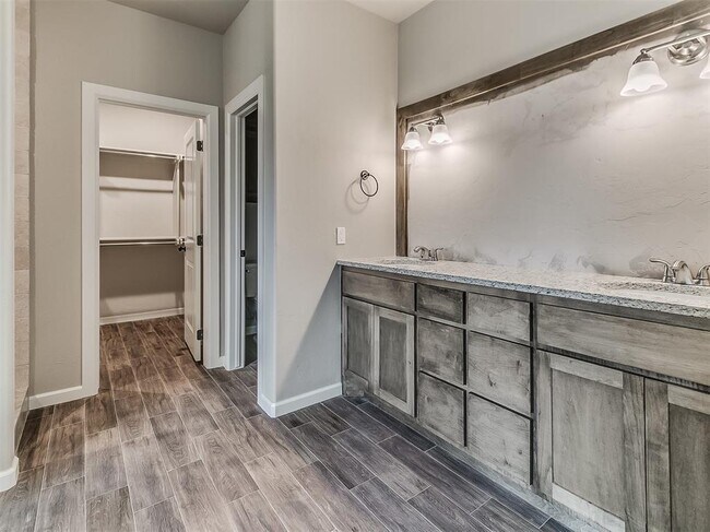 Building Photo - 600 Mirano Ln
