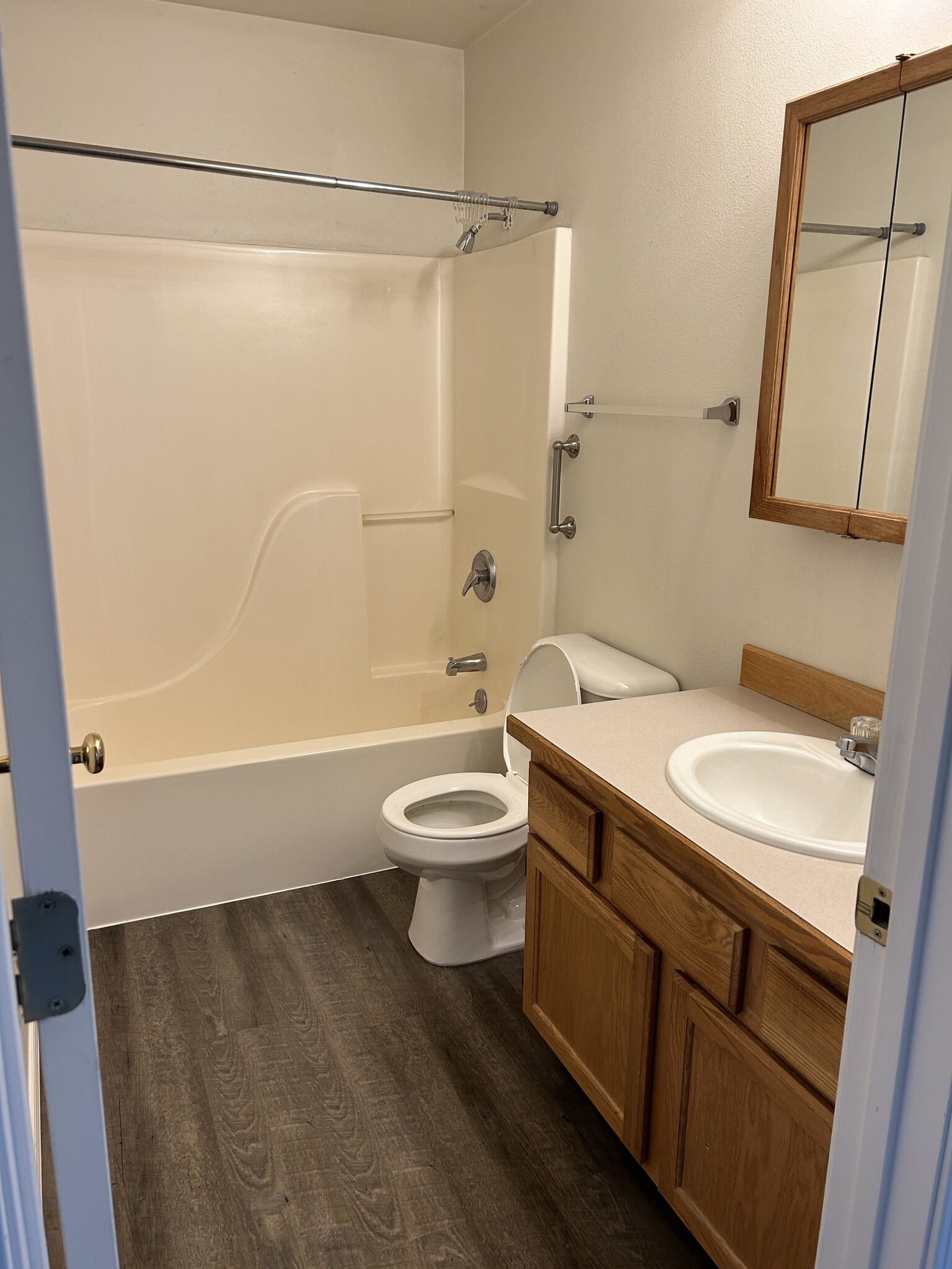 Building Photo - 405 Valleyview Ave