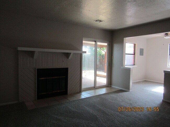 Building Photo - 5406 NW Sir Brian Ave
