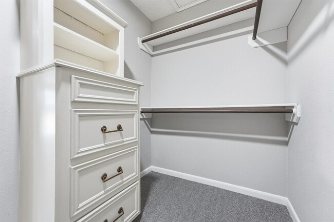 Building Photo - 8001 Rebawood Dr