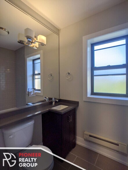 Building Photo - 709 W Brompton Ave