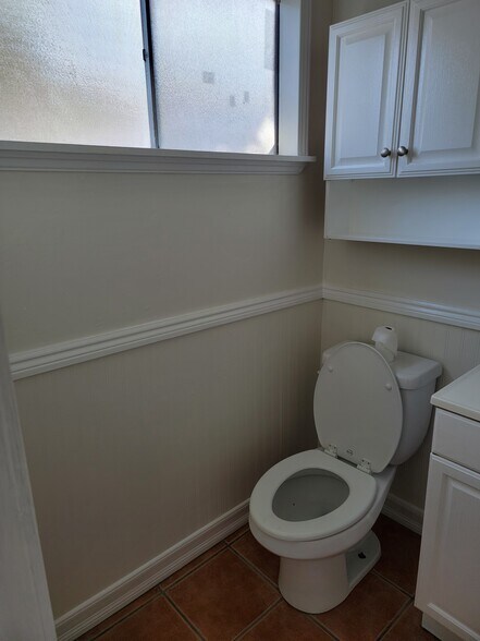 Building Photo - 641 Shalimar Dr