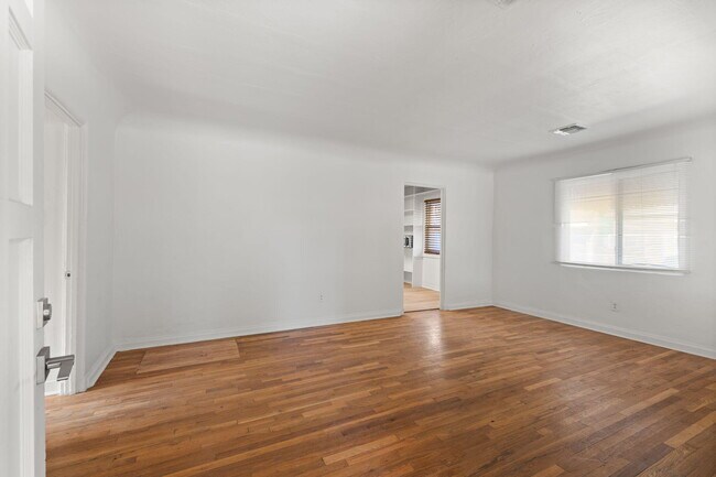 Building Photo - 136 Velarde Rd NW