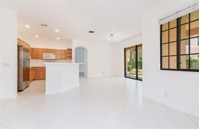 Building Photo - 2692 Center Ct Dr