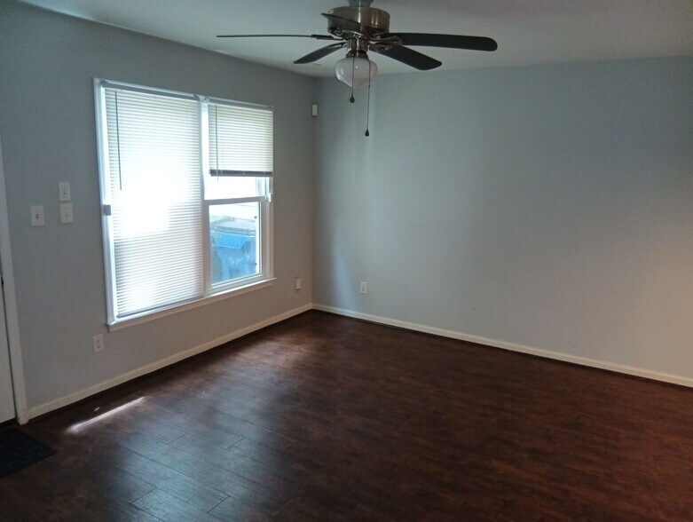 Building Photo - Room in Townhome on Bona Ct