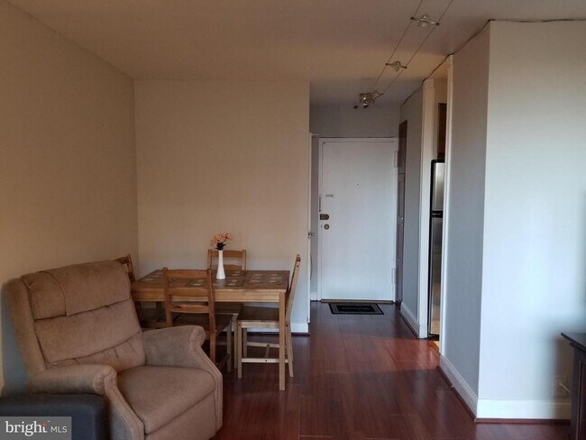 Building Photo - 1011 Arlington Blvd