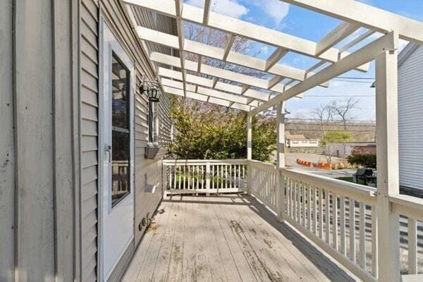 Building Photo - 99 Riverlin St