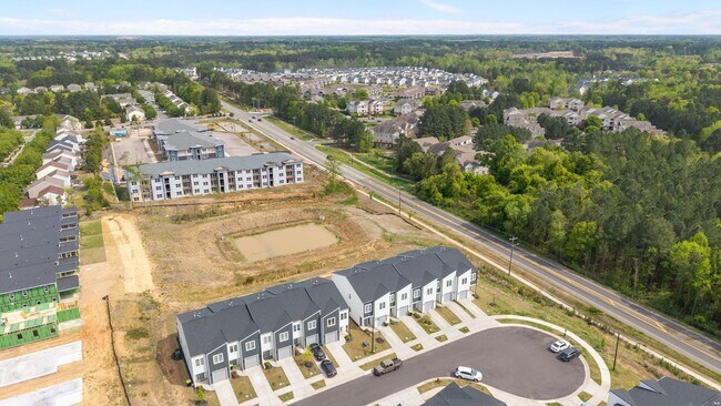 Building Photo - Stylish & Spacious Home in Prime Durham Location – Modern Living with Comfort & Convenience