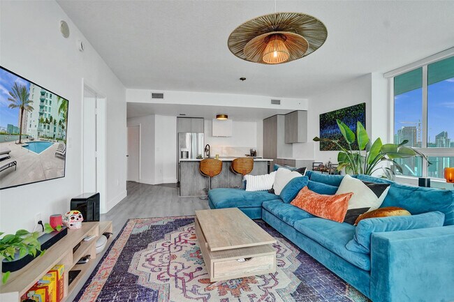 Building Photo - 1900 N Bayshore Dr