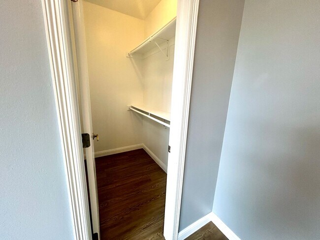 Building Photo - 3 bedroom 2 bath modern style home minutes from Centerton Main!!