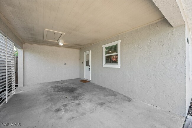 Building Photo - 27610 Roslin Dr