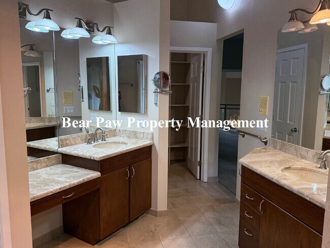 Building Photo - Beautiful Home in Riva Chase!