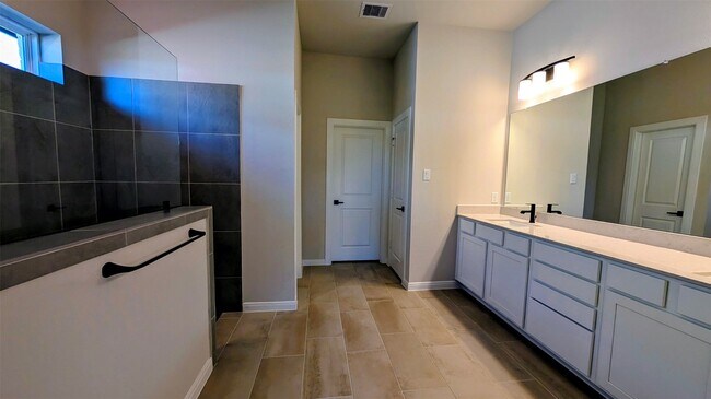 Building Photo - 31814 Blossom Ln