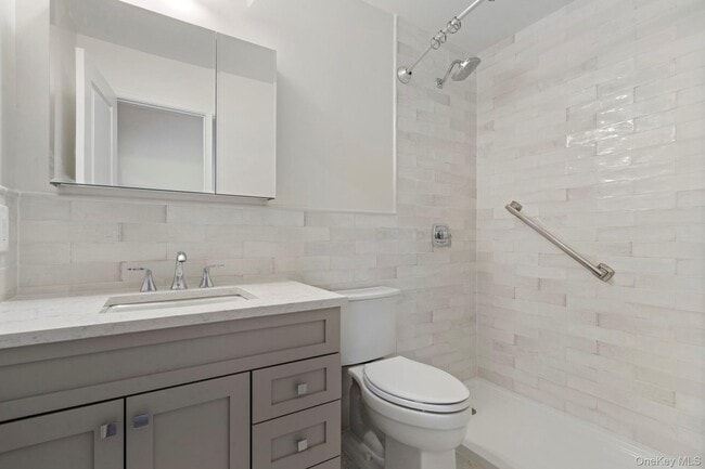 Building Photo - 42-27 214th Pl