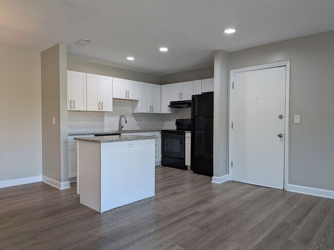 Building Photo - 2nd Floor 2/1 Condo at Carrington Park in ...