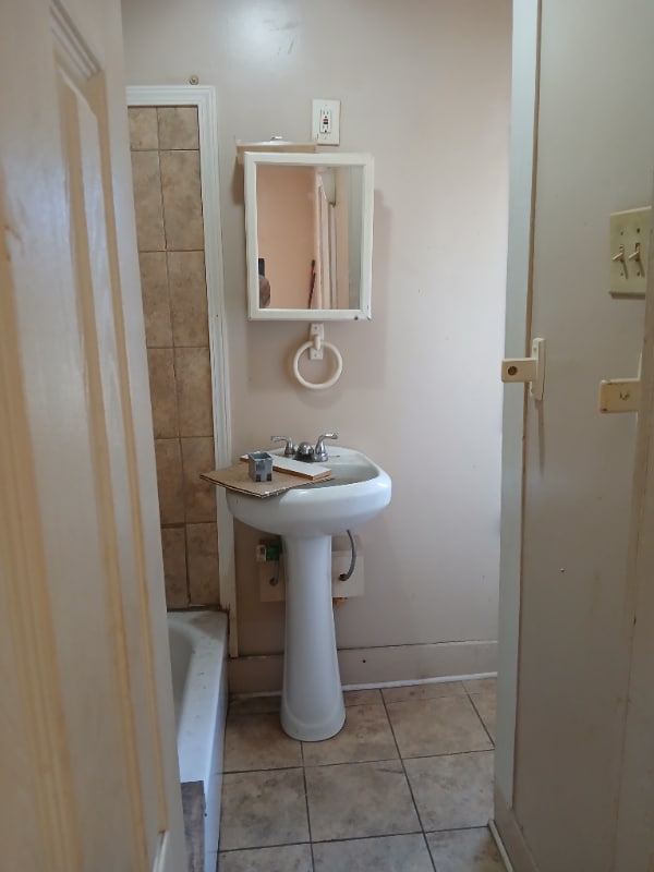 Building Photo - 505 E Main St