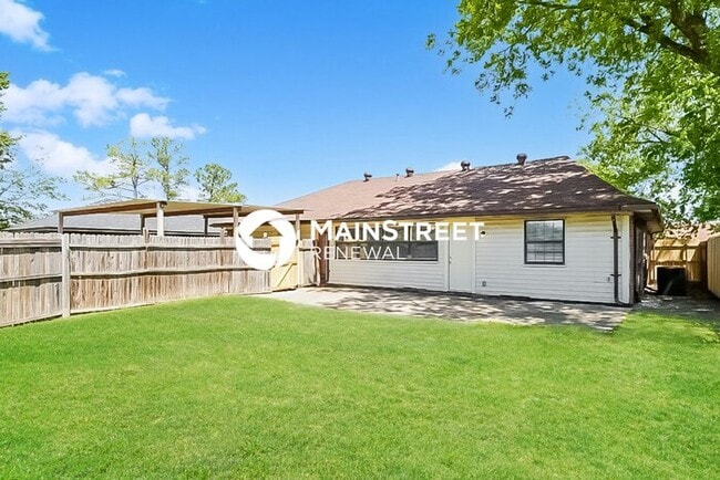 Building Photo - 3 Bedroom Pet-Friendly Home in Mesquite, TX with Main Street Renewal