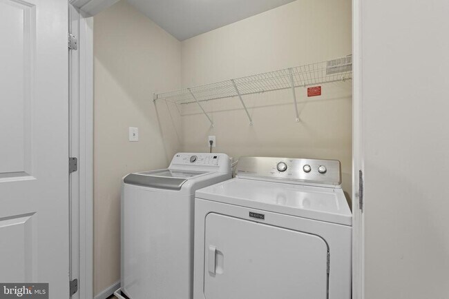 Building Photo - 15983 Marsh Pl