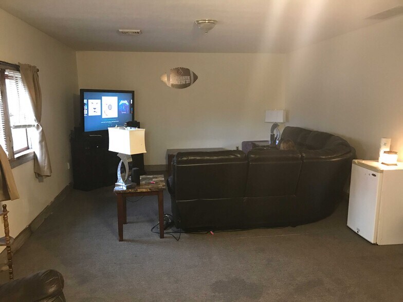 Building Photo - 995 Old US Route 33