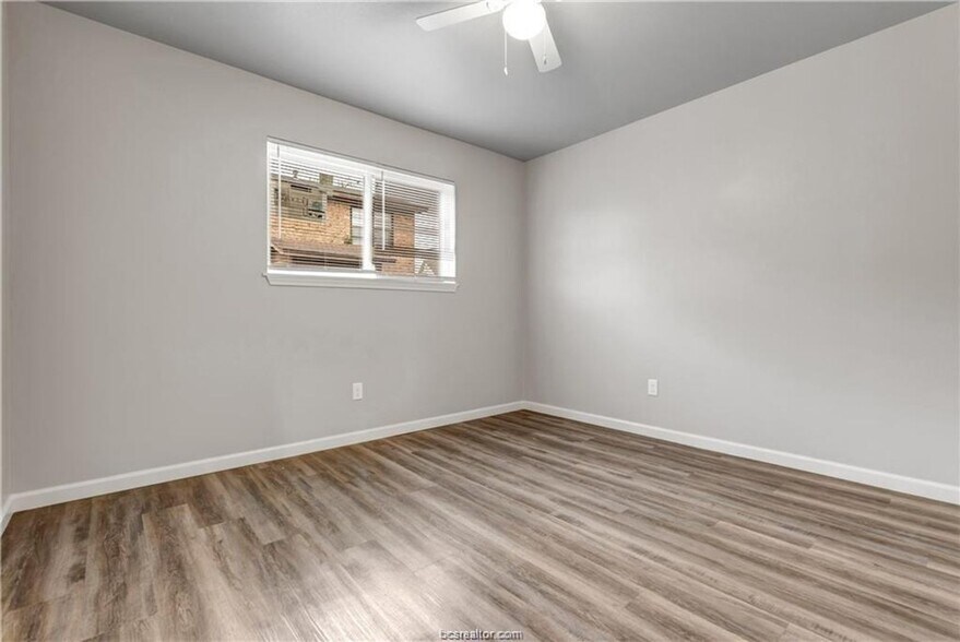 Building Photo - 2 Bed, 1 Bath Apartment in Bryan!