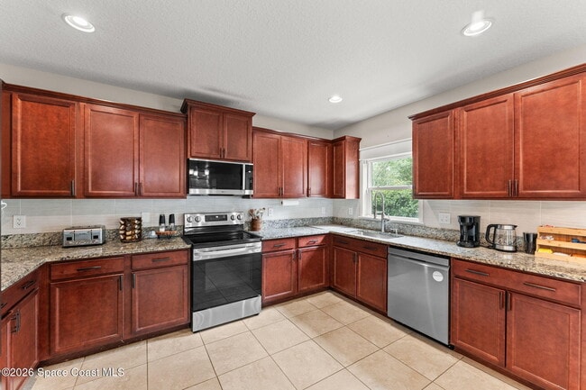 Building Photo - 553 Trymore Dr SE