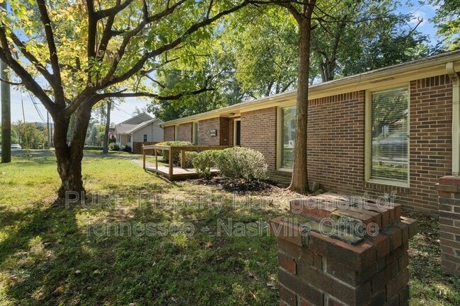 Building Photo - 1001 Glendale Ln