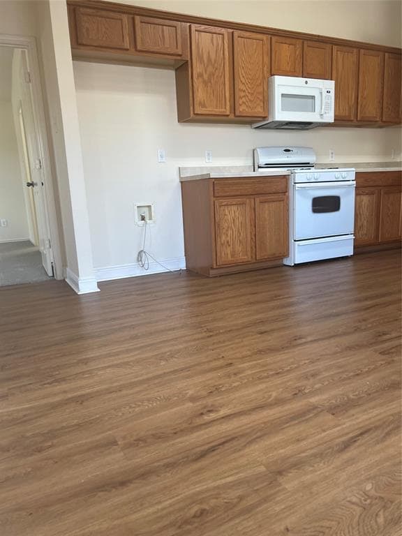 Building Photo - 1901 Golden Sunrise Ln