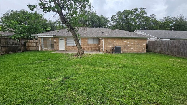 Building Photo - 1404 Cactus St