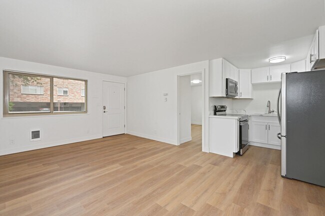 Building Photo - Greenlake / Phinney Ridge Remodel - In-Uni...