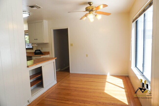 Building Photo - 7479 Skycrest Ct