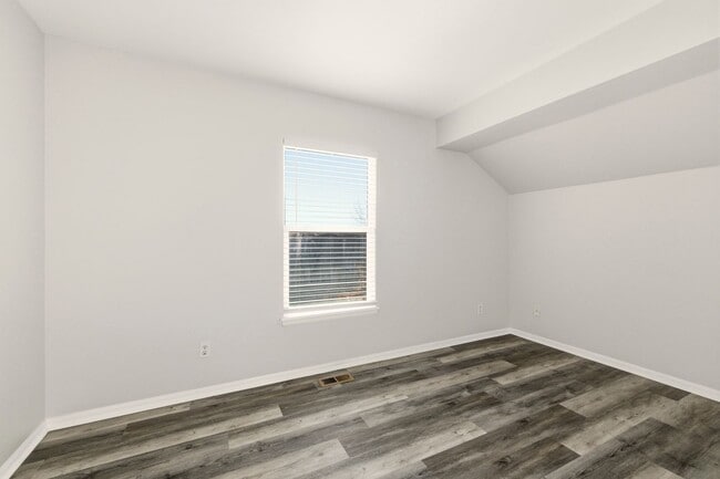 Building Photo - Beautiful Stroh Ranch 4 Bedroom, 2.5 Bath Home, Brand New Kitchen Appliances READY TODAY!