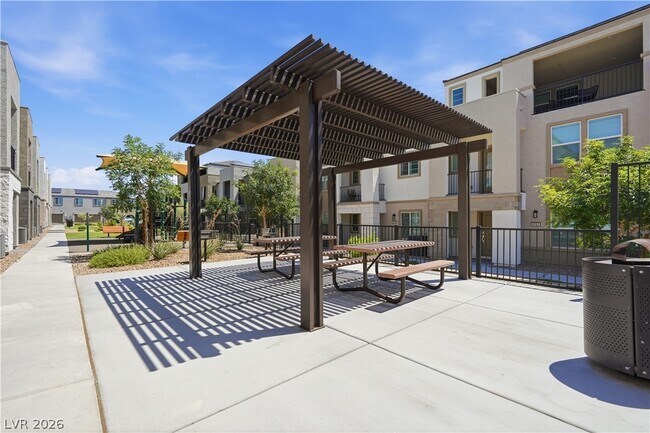Building Photo - 6126 Garden Oasis St