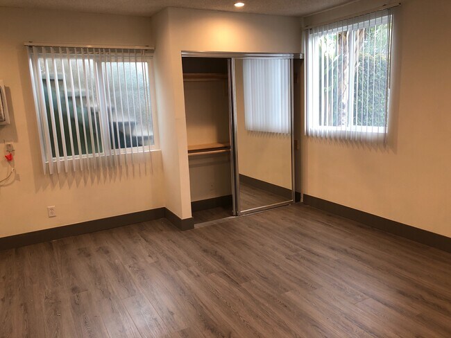 Building Photo - 12117 Pacific Ave