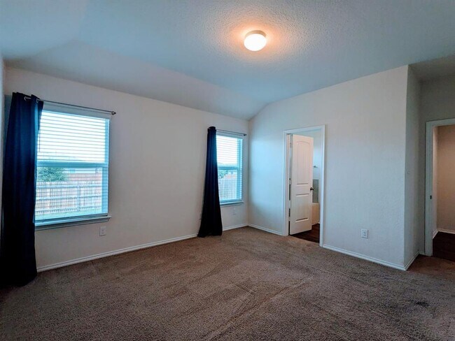 Building Photo - 121 Dylan Dr