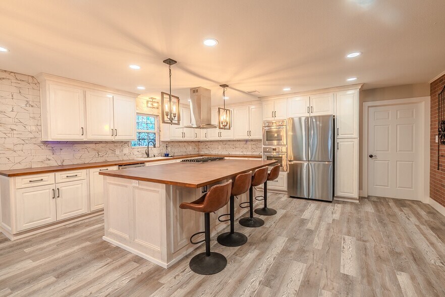 Building Photo - 722 Riveredge Dr