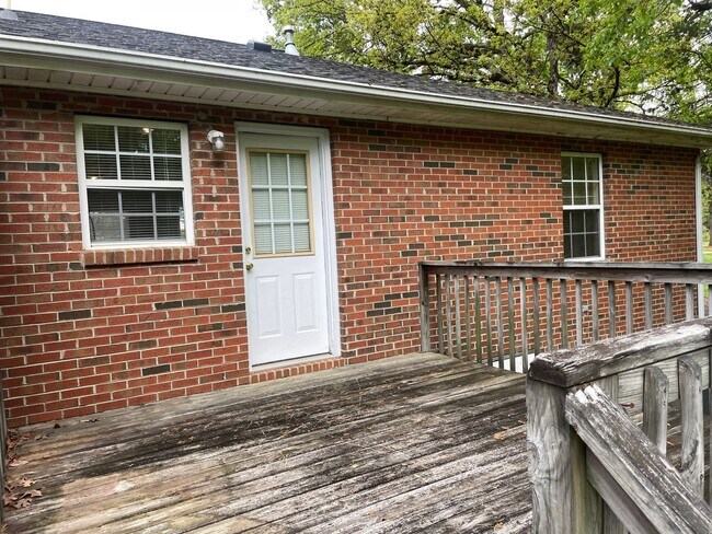 Building Photo - 136-138 LAMBERT DR