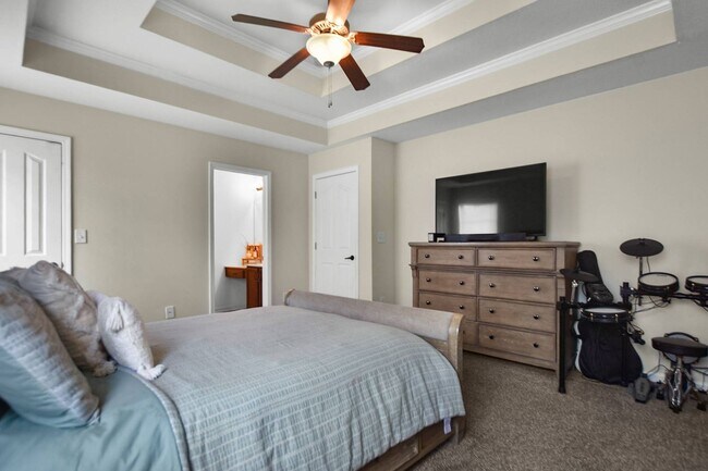 Building Photo - Pet Friendly Three Bedroom!
