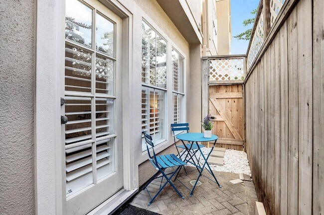 Building Photo - 2914 Brompton Square Dr