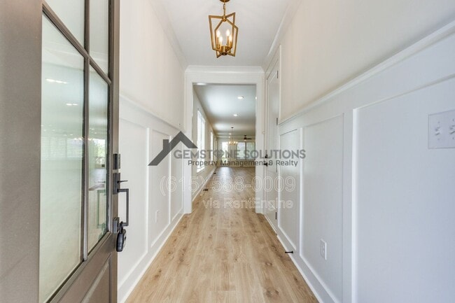 Building Photo - 669 Westboro Dr