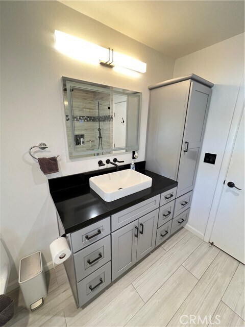 Building Photo - 2937 E Craig Dr