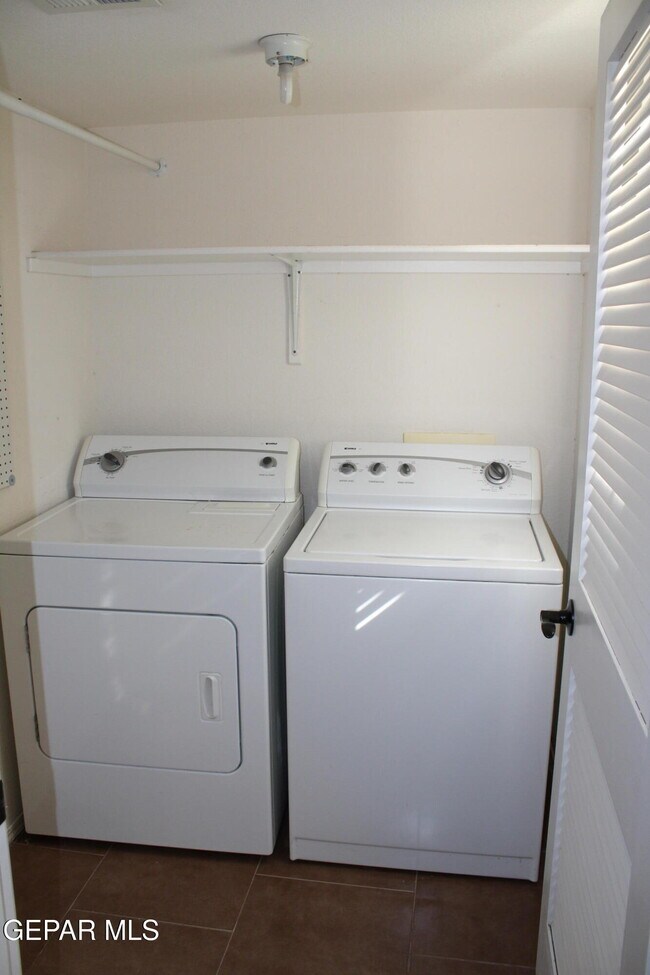 Building Photo - 12516 Twin Leaf Dr