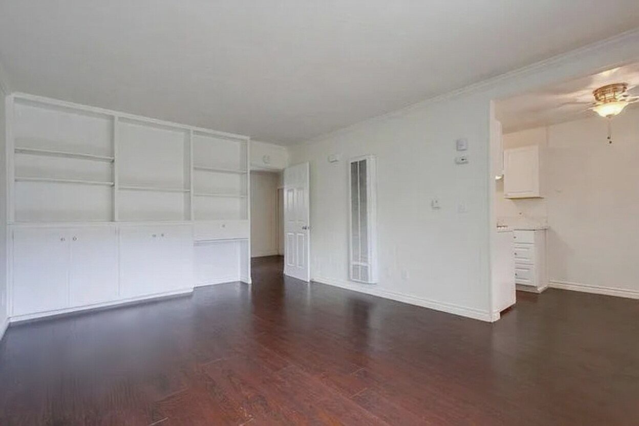 Building Photo - 3819 Wilson Ave