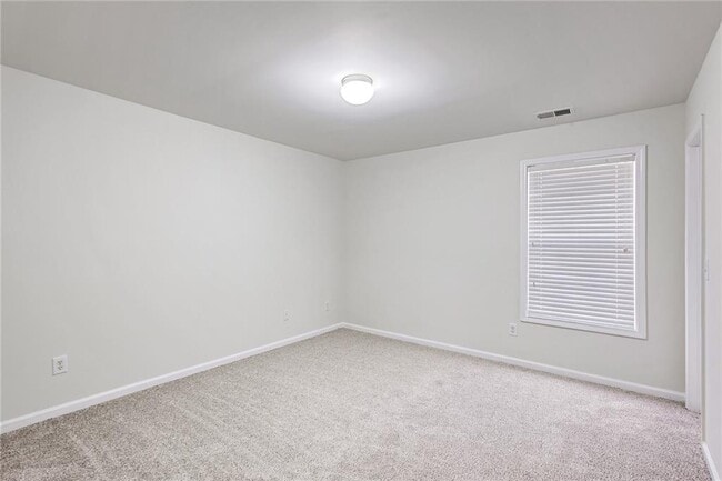 Building Photo - 34 Persian Ivy Way