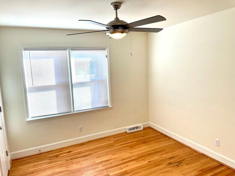 Building Photo - 6524 Idlebrook Dr
