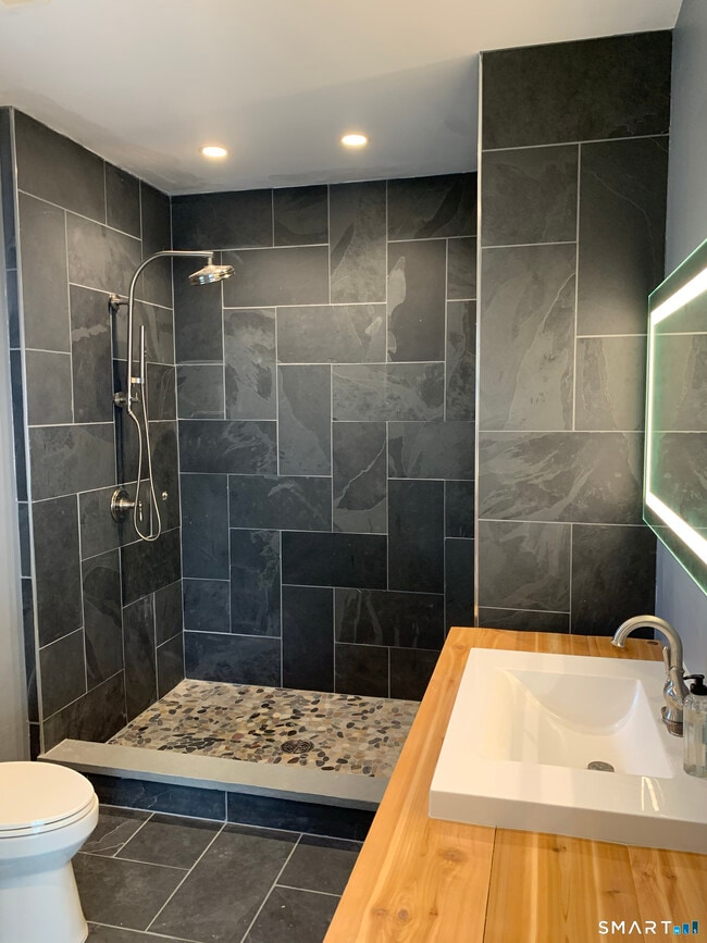 Building Photo - 49 Circle Beach Rd