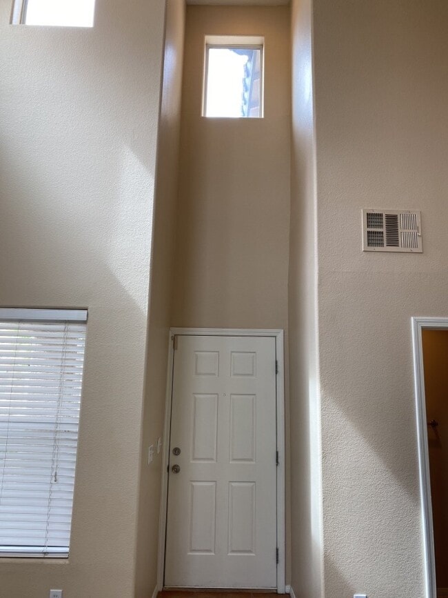 Building Photo - Stunning 3-bedroom, 2.5-bathroom rental